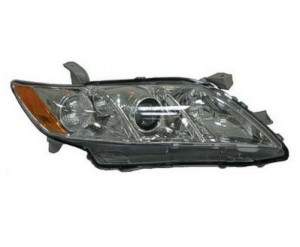Фара передня права Toyota 8111006201