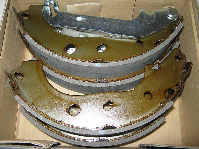 Купити B3YH2638ZA Mazda Колодки гальмові задні, барабанні