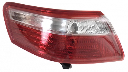 8156133480 Toyota Задня ліва зовнішня фара