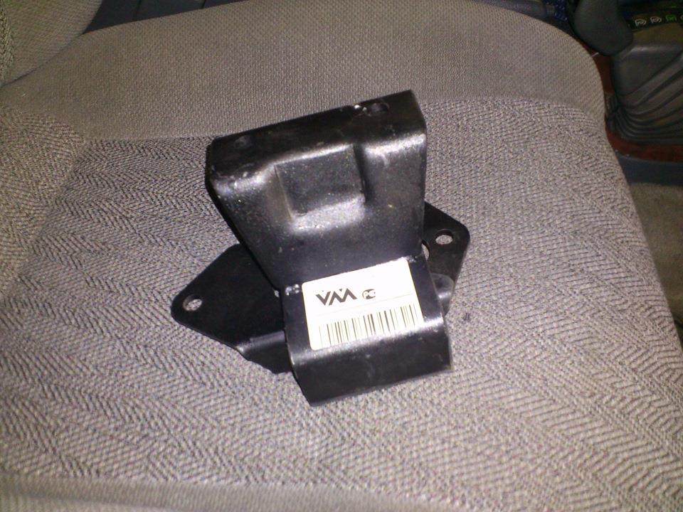 подушка (опора) двигуна, задня MR448559 подушка (опора) двигуна, задня MR448559