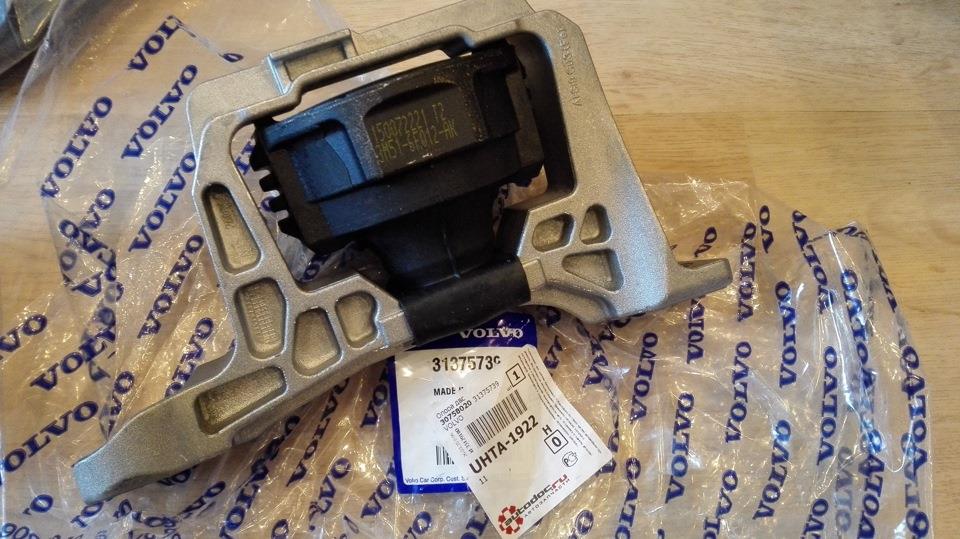Купити 30758020 Volvo Подушка (опора) двигуна, права