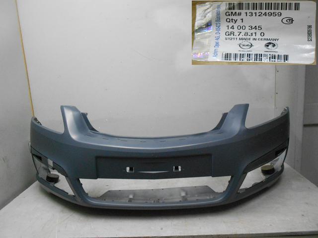  Передній бампер Opel Zafira 