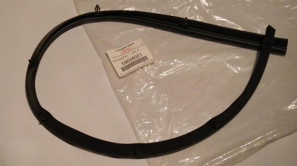 Купити 5902A021 Mitsubishi Гумка під капот