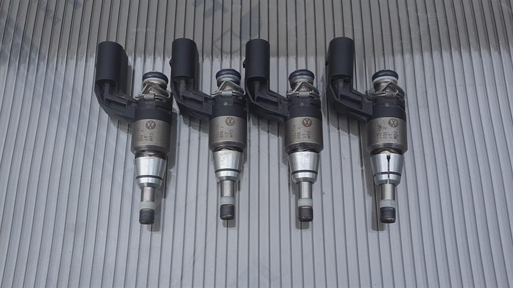 Купити Паливні форсунки Volkswagen Touran II 1T3