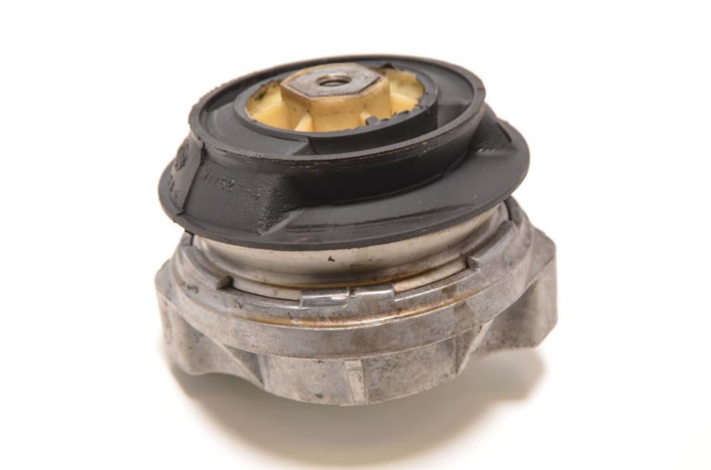 Подушка (опора) двигуна лів./прав. VAG 4D0199381J ціна, від 77.16 USD