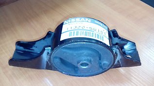 Подушка (опора) двигуна, задня Nissan/Infiniti 113205U101 ціна, від 17.66 USD