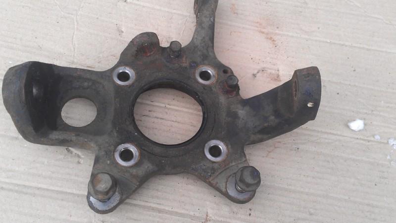 3870A020 Mitsubishi Цапфа - поворотний кулак передній, правий