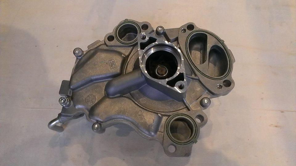 Помпа охолодження Chrysler 68157161AA ціна, від 108.63 USD