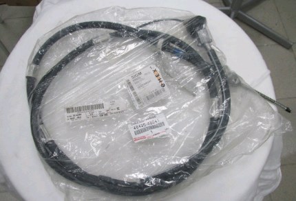 Трос стоянкового гальма задній правий SAT ST4642048041 ціна, від 21.17 USD