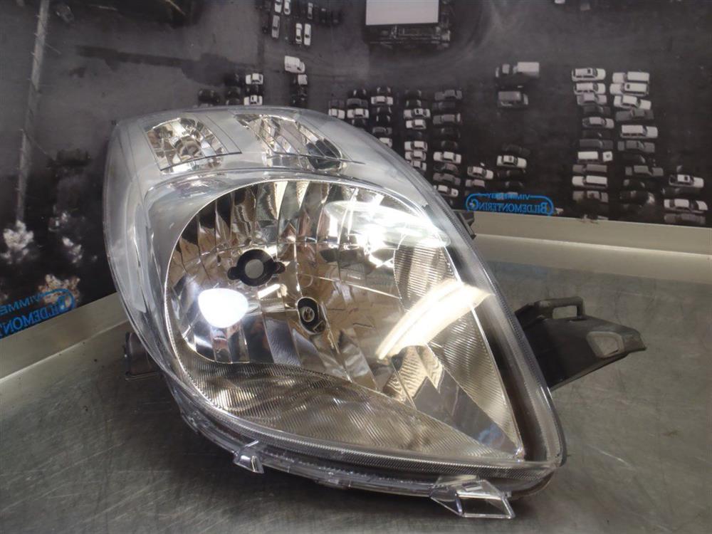 Основна фара - вставка Toyota 811300D120 ціна, від 93.14 USD