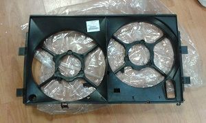 1360A041 Mitsubishi Дифузор (кожух) радіатора охолодження