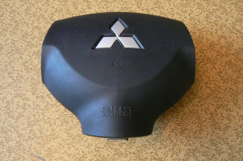 Подушка в кермі Mitsubishi 7030A105XA ціна, від 89.34 USD