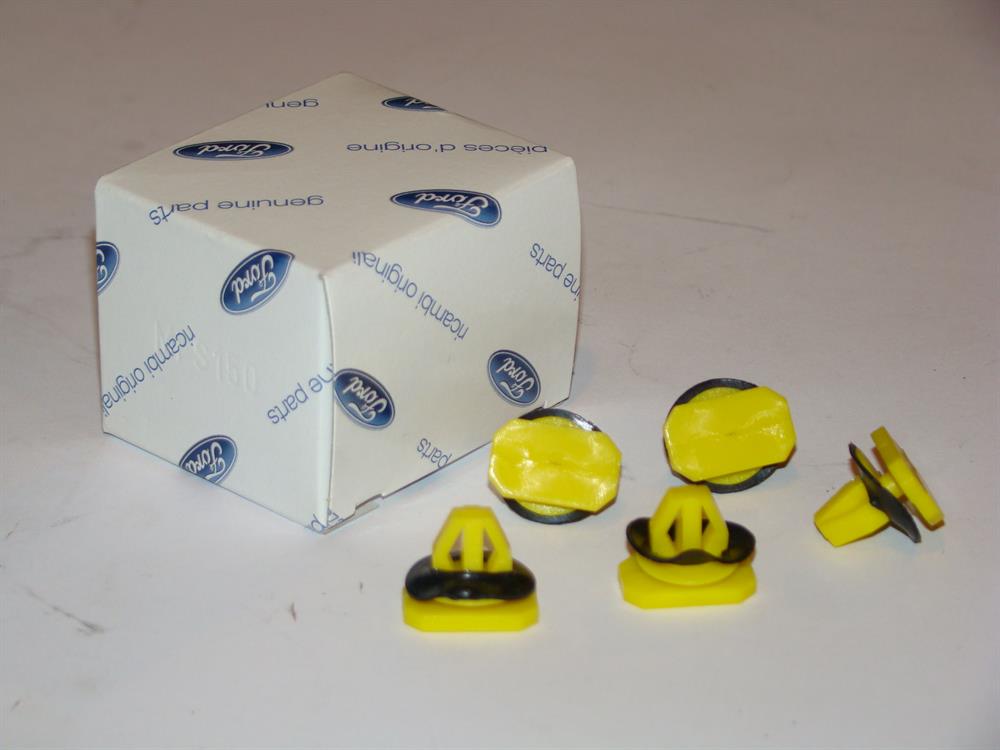Кліпса молдингу крила Ford 4493651