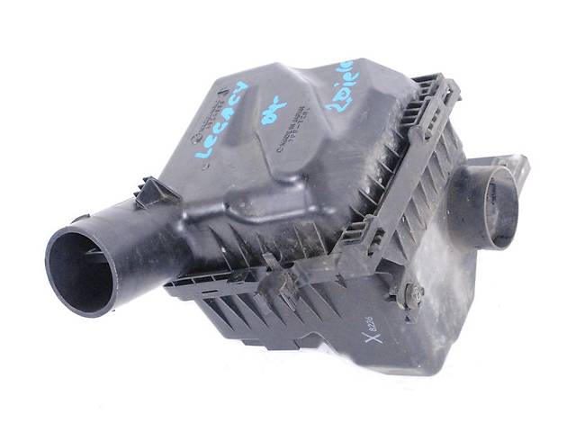 Корпус повітряного фільтра, нижня частина Subaru 46052AG051 ціна, від 13.37 USD