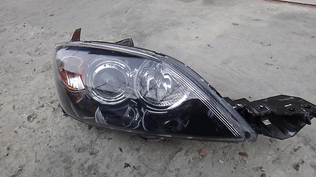 Основна фара - вставка на Mazda 3  BK