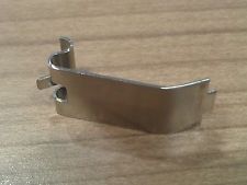Фіксатор лючка бензобака VAG 7H0809932 ціна, від 7.56 USD