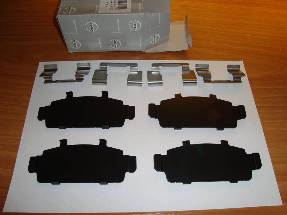 4108095F0A Nissan/Infiniti Комплект пружинок кріплення дискових колодок, передніх