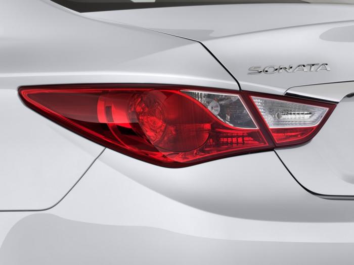 Ліхтар задній лівий, зовнішній Hyundai Sonata (YF) (Хендай Соната)