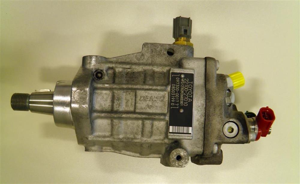  Паливний насос високого тиску Toyota Avensis 