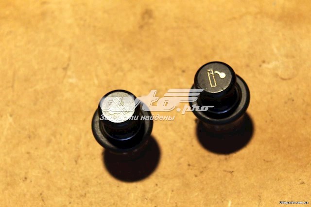 Розетка запальнички на Mitsubishi L 200 IV KA, KB