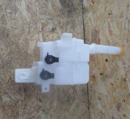 GS1D67481 Mazda Бачок склоомивача