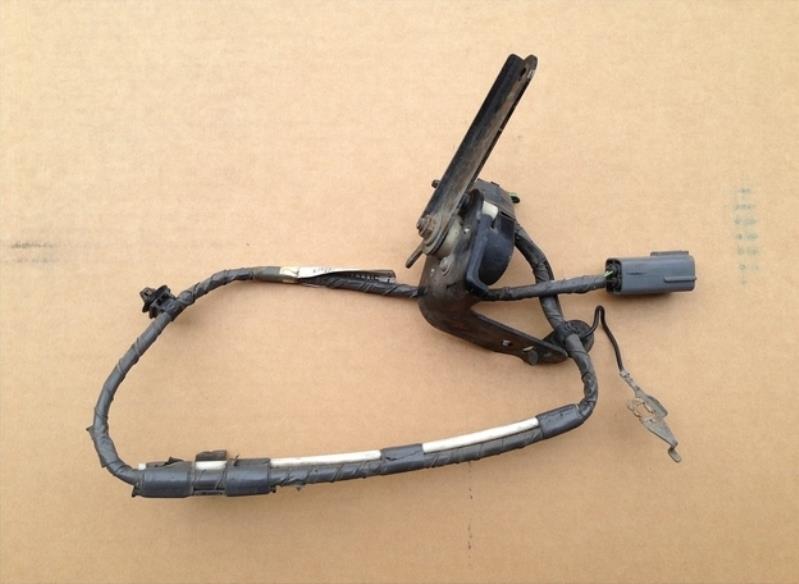 Датчик рівня положення кузова, передній Mazda GS1F5121Y ціна, від 8.47 USD