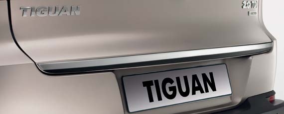 Накладка кришки багажника Volkswagen Tiguan (5N) (Фольцваген Тігуан)