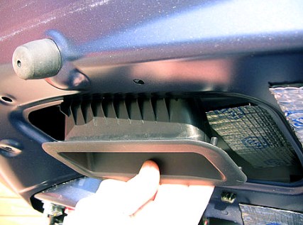Ручка закриття кришки багажника внутрішня Mitsubishi Lancer 10 (CY_A, CZ_A) (Міцубісі Лансер)