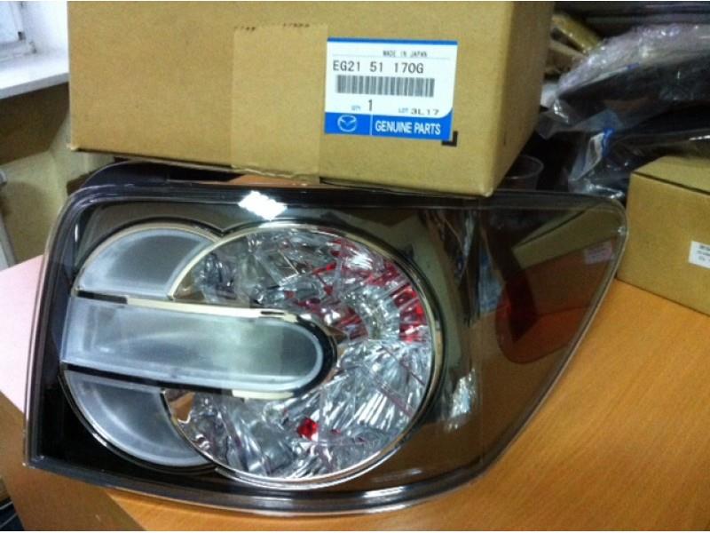 Купити EG2151150G Mazda Задня права фара