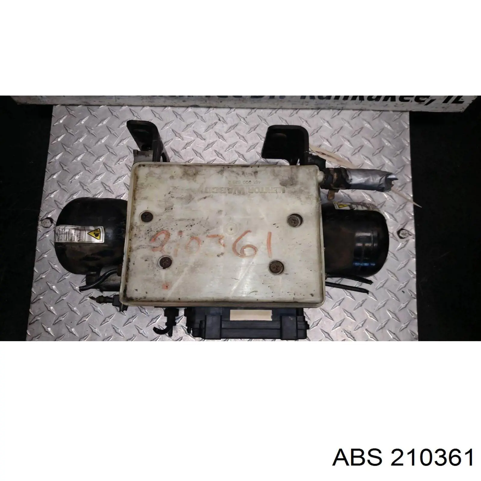 Важіль передньої підвіски верхній, лівий ABS 210361