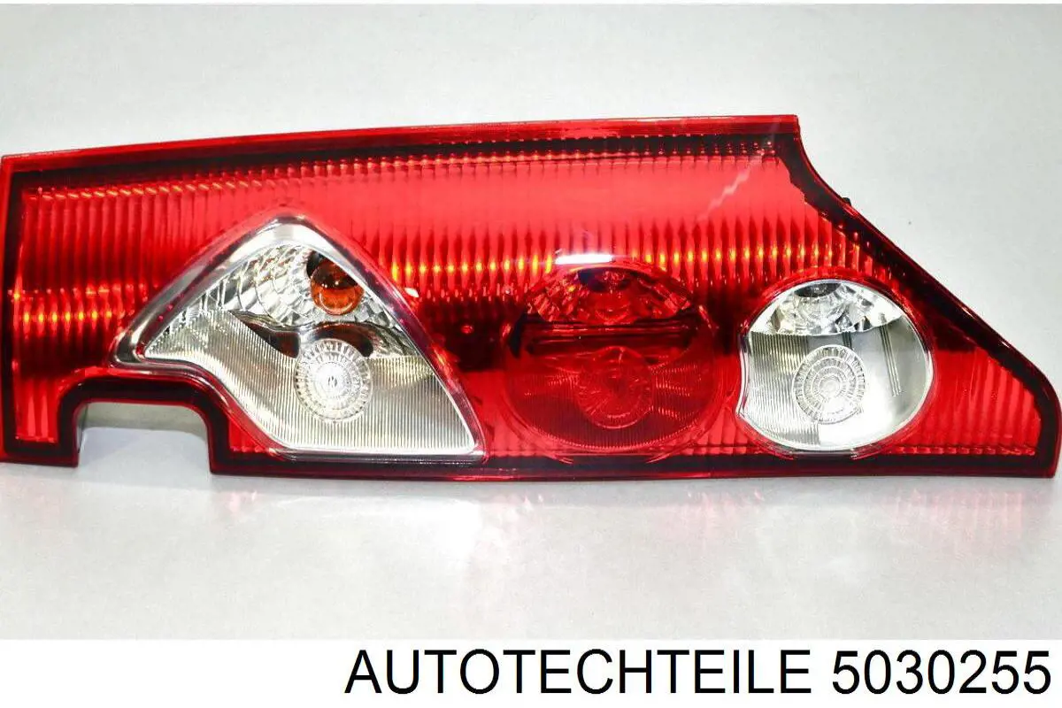 Фара протитуманна задня, ліва 8200419924 Renault (RVI)