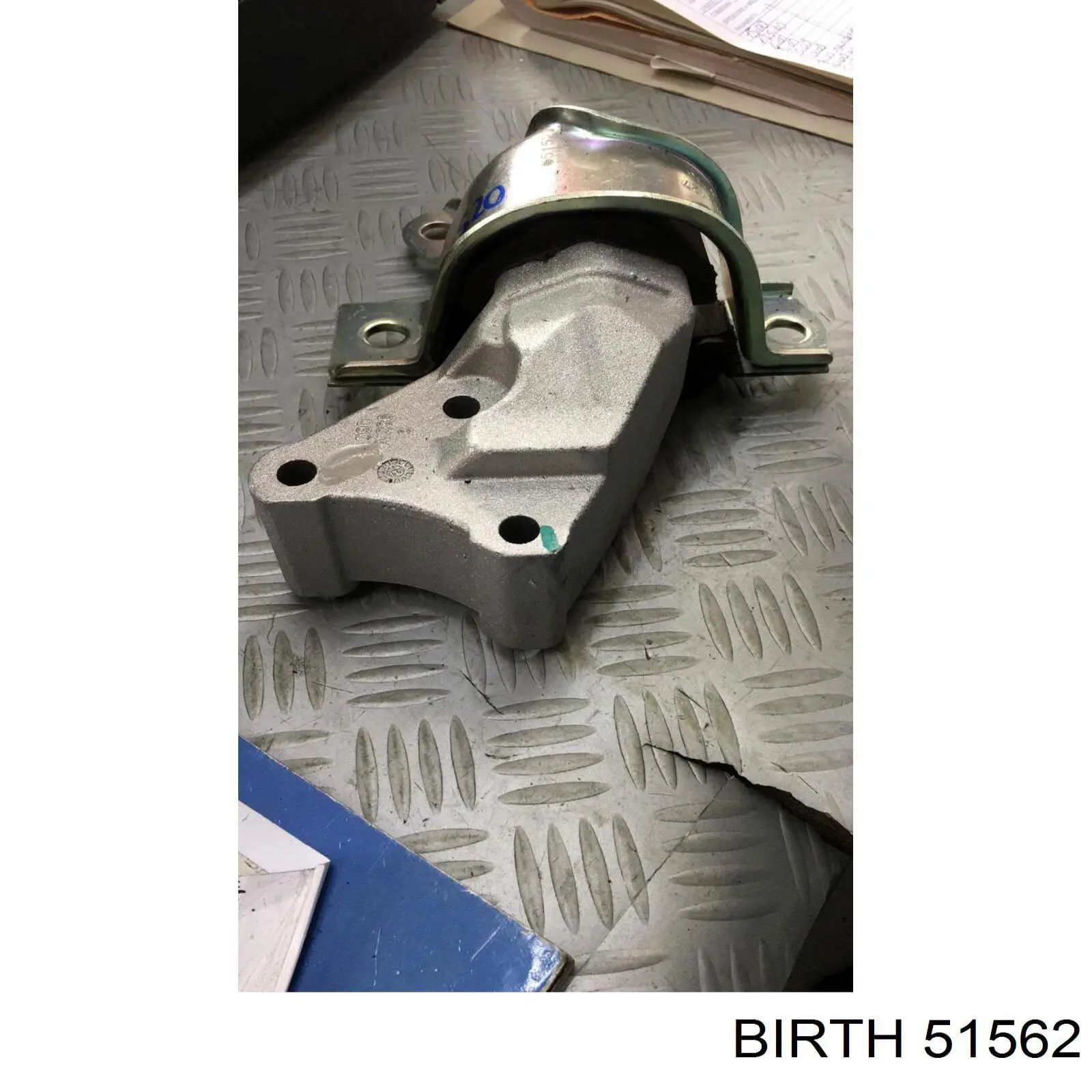 51562 Birth Права подушка мотора