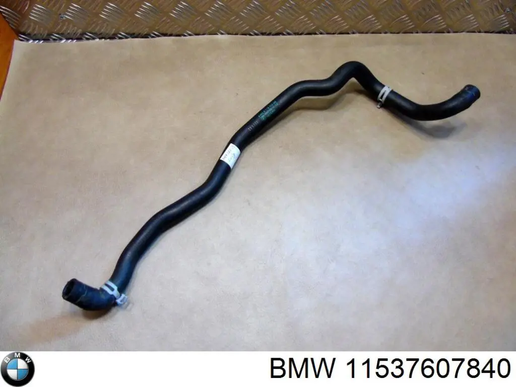 11537607840 BMW Шланг (патрубок) охолодження від додаткового насоса до помпи