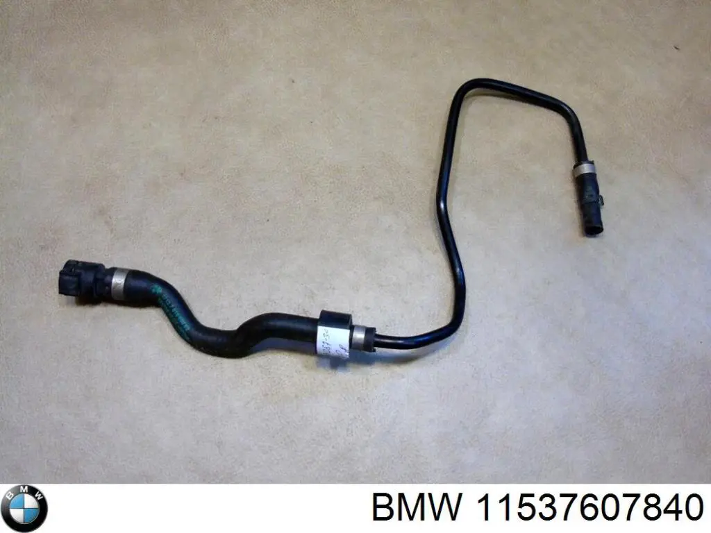 Шланг (патрубок) охолодження від додаткового насоса до помпи 11537607840 BMW