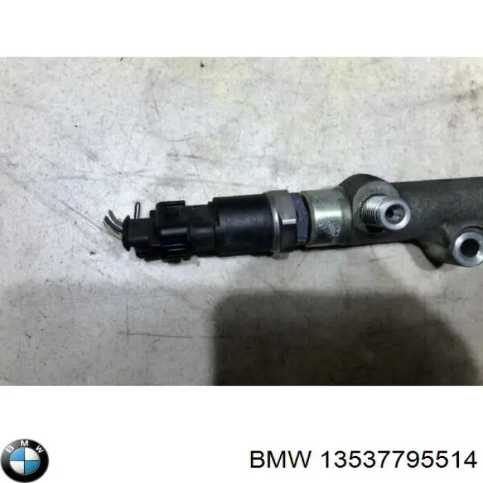 0445216015 BMW Розподільник палива