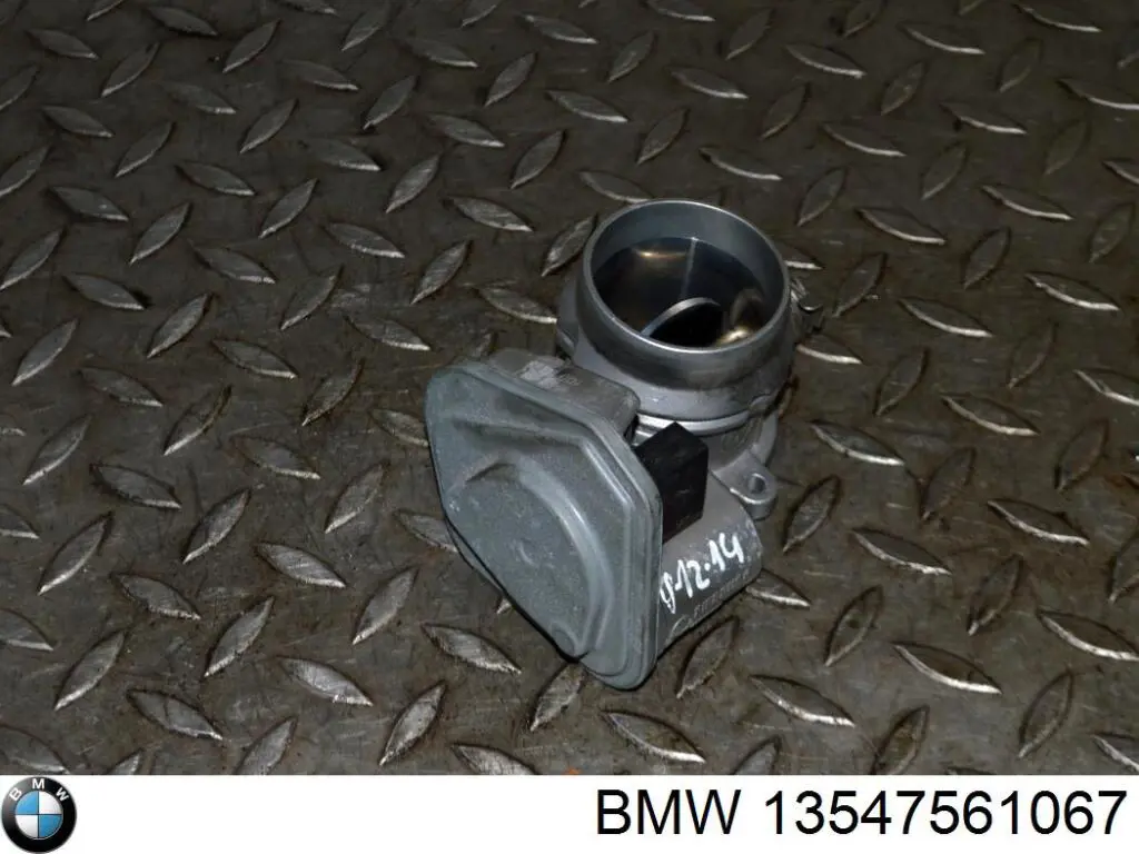 13547561067 BMW Дросільна заслінка в зборі