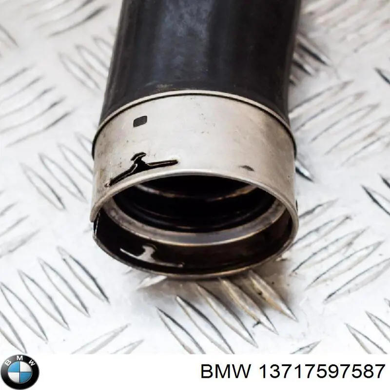 Шланг/патрубок интеркуллера BMW 13717597587 ціна, від 37.47 USD
