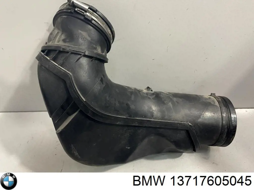 Купити 13717605045 BMW Патрубок повітряний, вихід повітряного фільтра
