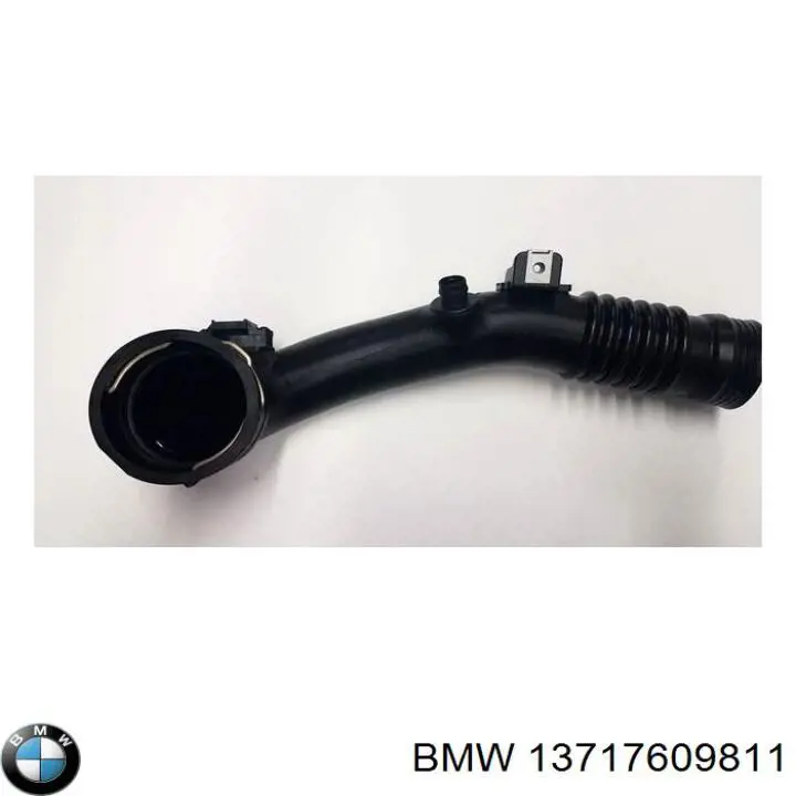 13717609811 BMW шланг/патрубок интеркуллера, верхній лівий