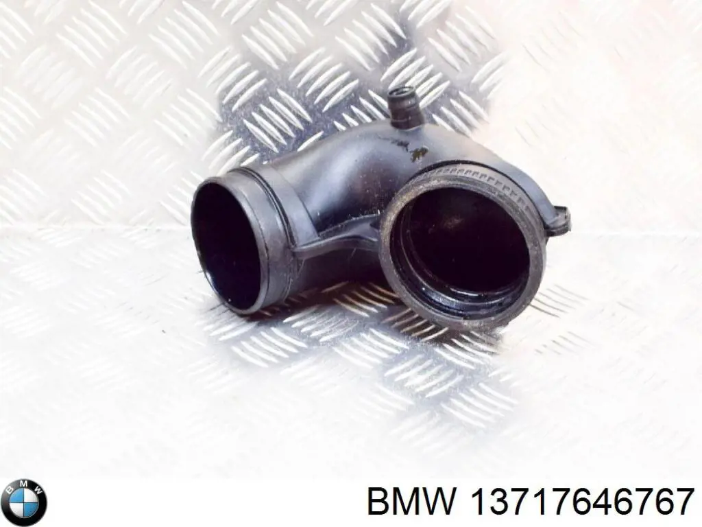 13717646767 BMW Патрубок повітряний, вхід повітряного фільтра