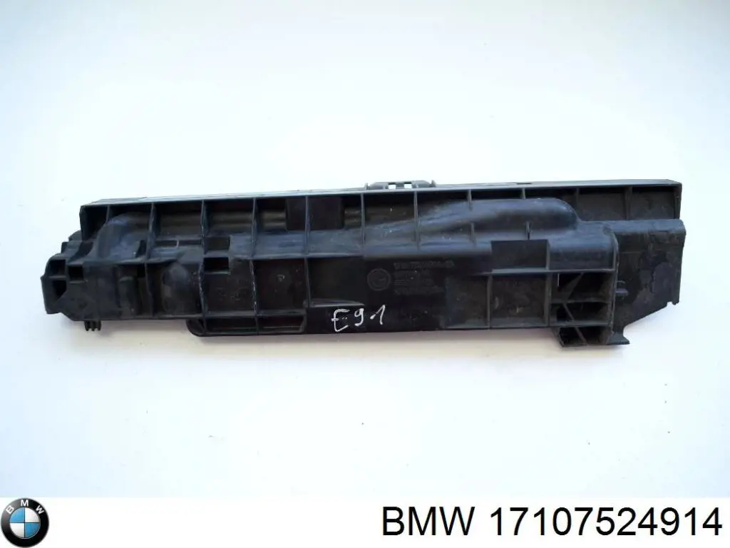 Кронштейн радіатора правий FPS FP1432212 ціна, від 11.86 USD