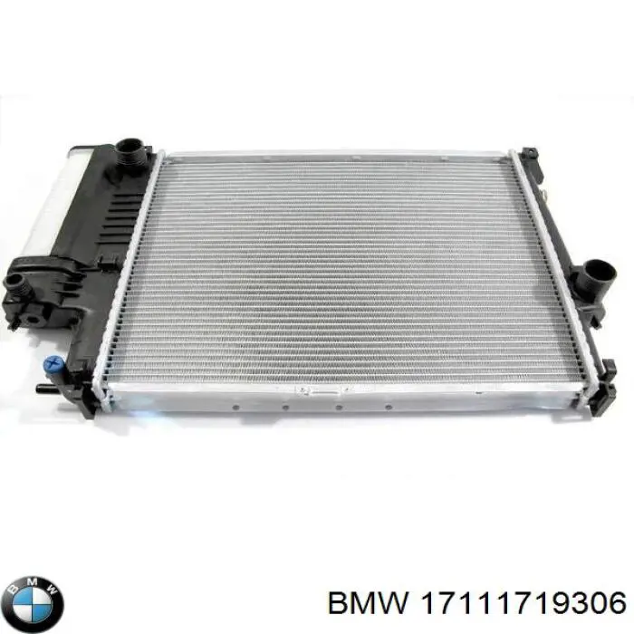 17111719306 BMW Радіатор охолодження двигуна
