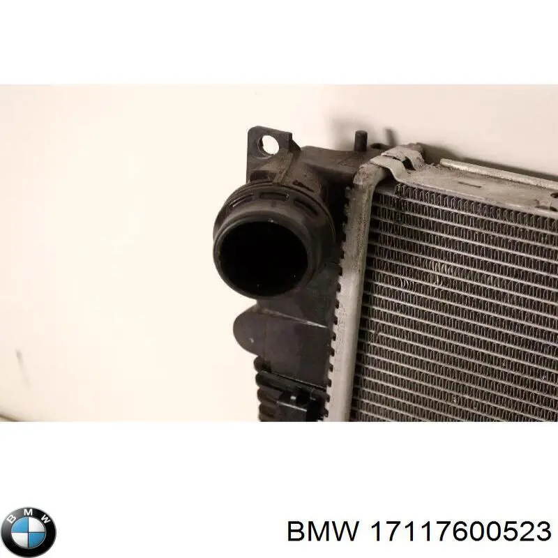 Радіатор охолодження BMW 17117600523