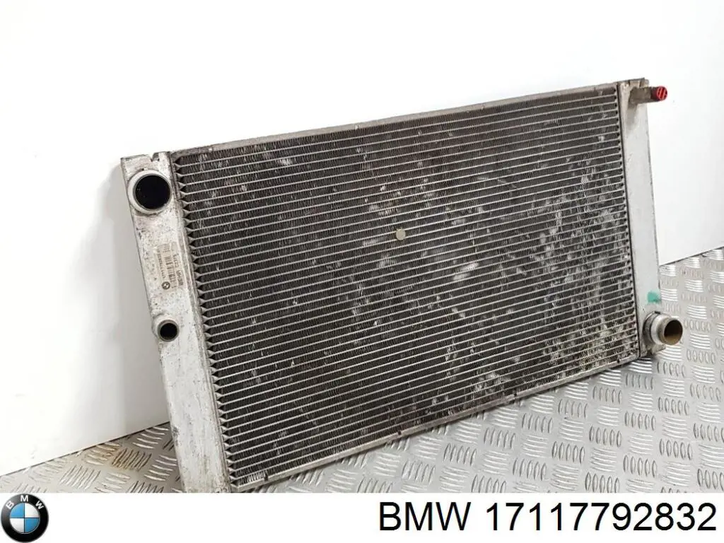 Радіатор 17117792832 BMW