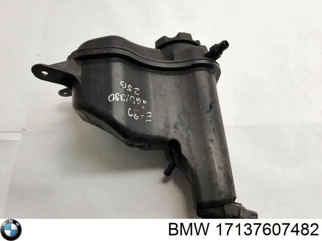 Бачок системи охолодження двигуна розширювальний BMW 17137607482 ціна, від 36.64 USD