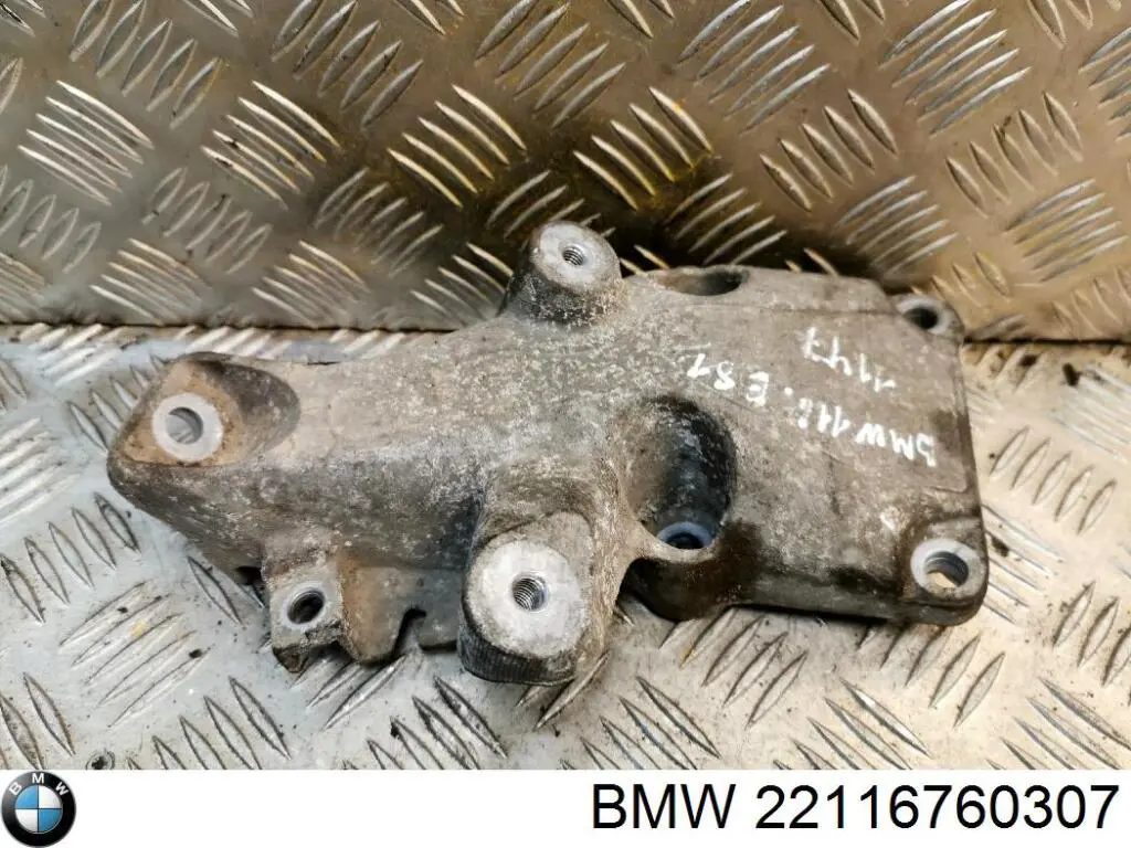Купити 22116760307 BMW Кронштейн подушки (опори) двигуна, лівої