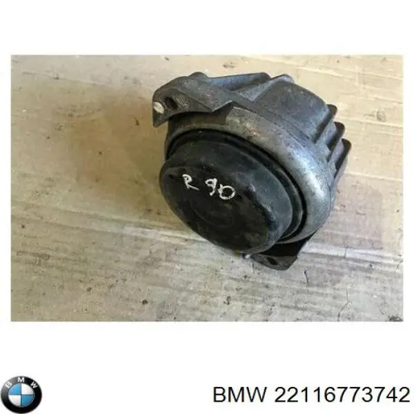 Подушка (опора) двигуна ліва/права 22116773742 BMW