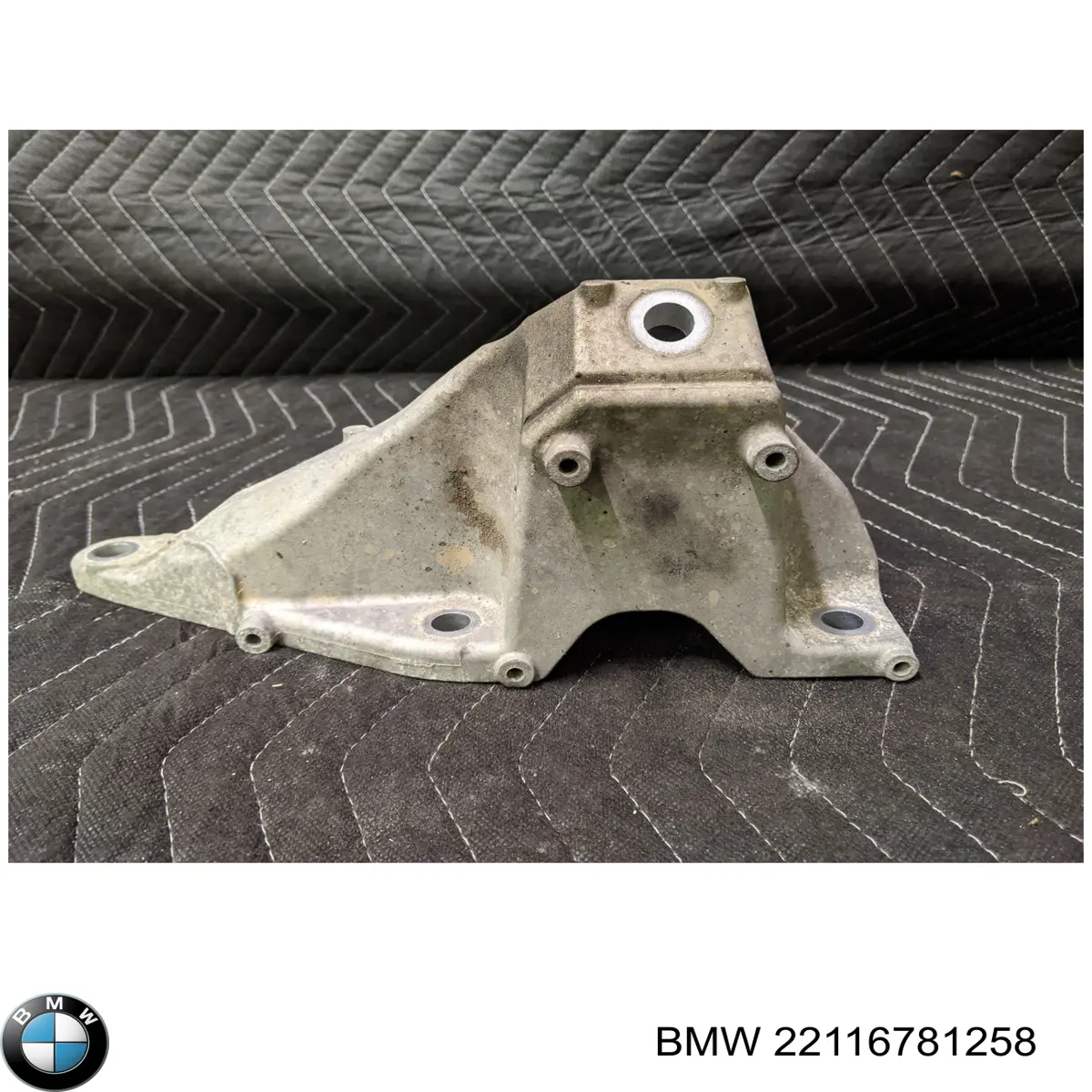 Кронштейн подушки (опори) двигуна, правої BMW 22116781258 ціна, від 63.33 USD