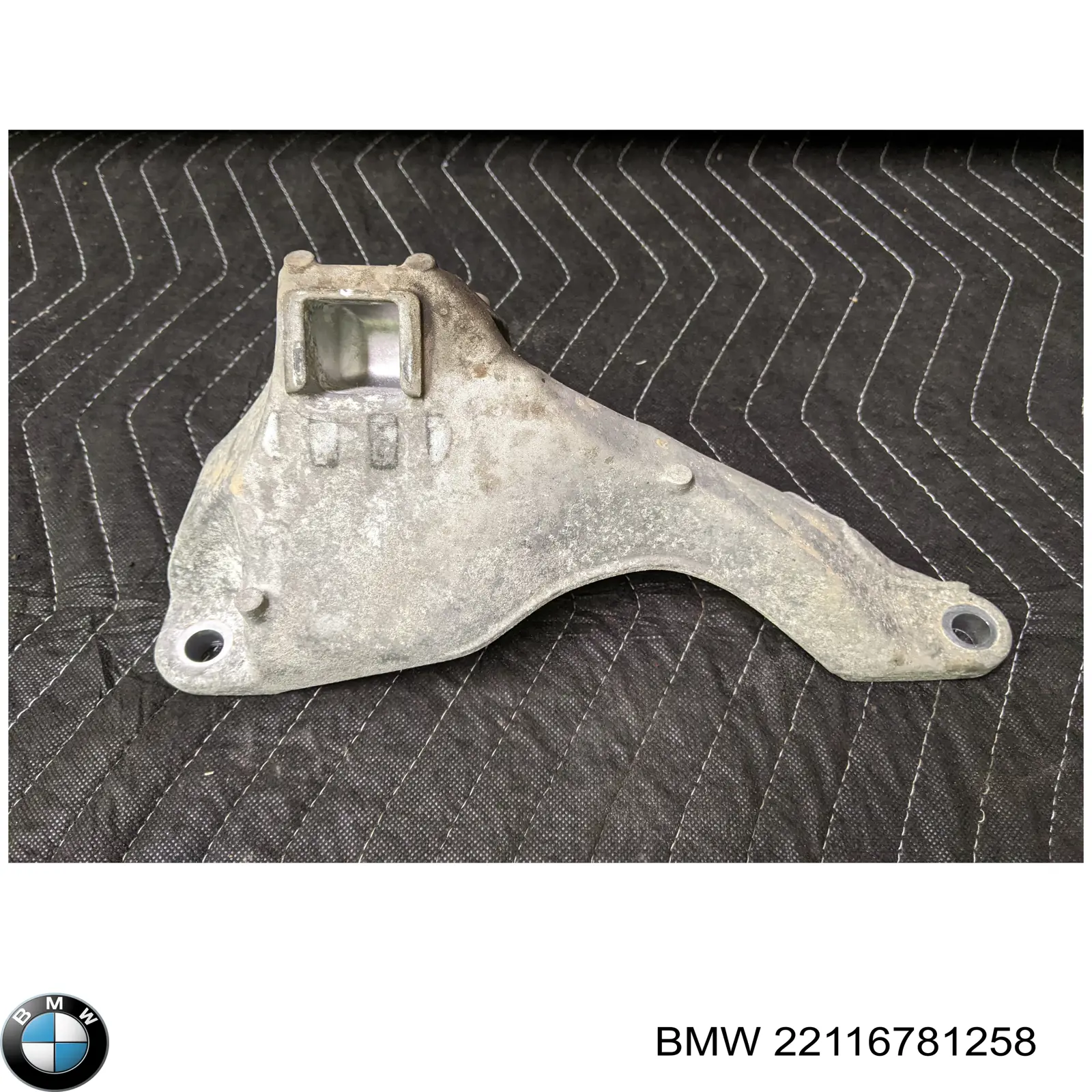 Купити 22116781258 BMW Кронштейн подушки (опори) двигуна, правої