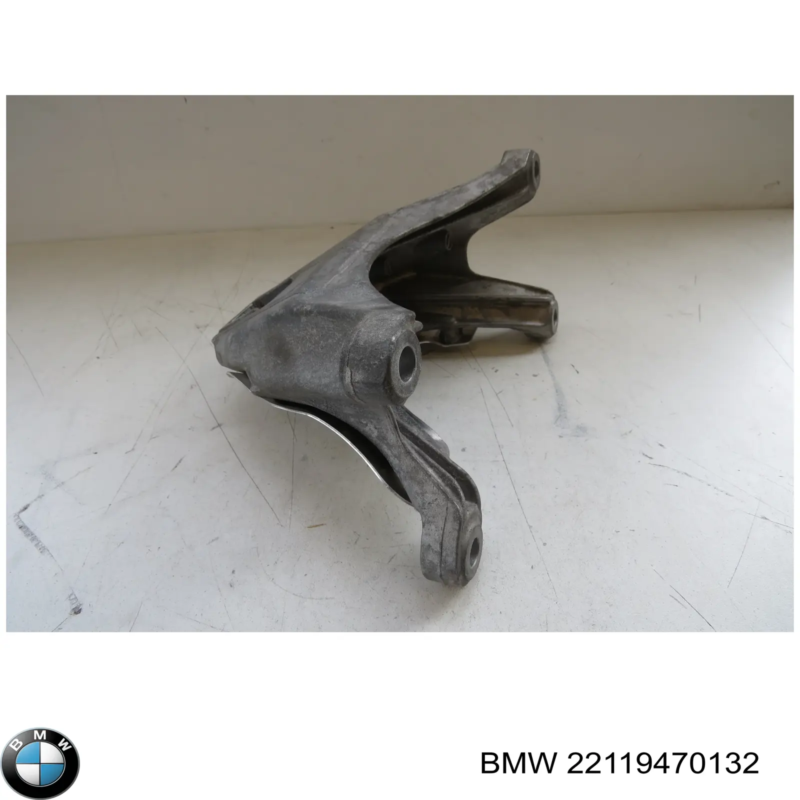 Купити 22119470132 BMW Кронштейн подушки (опори) двигуна, правої
